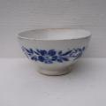 Ancien bol a cotes sur piedouche decor frise de fleurs bleues 1