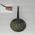 Ancien couvercle cuivre et fer forge diametre 26cm resto