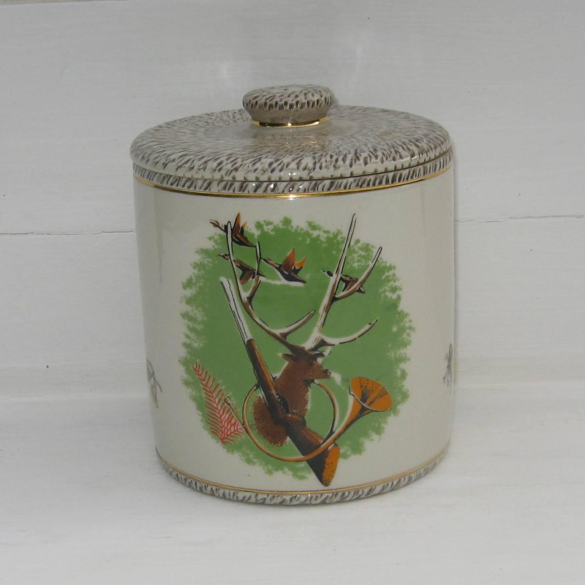 Ancien pot à tabac signé L Brisdoux décor sur le thème de la chasse