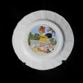 Ancienne assiette à dessert décor d'enfants DV Sarreguemines intitulée 1 - Y EST !!!