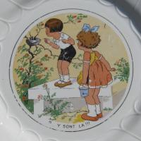 Ancienne assiette a dessert decor d enfants dv sarreguemines intitulee 2 y sont la 3