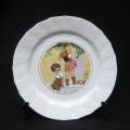 Ancienne assiette à dessert décor d'enfants DV Sarreguemines intitulée 6 - LE FRUIT DÉFENDU !!