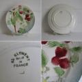 Ancienne assiette en barbotine decor framboises 1