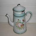 Cafetiere tole emaillee decor de roses et de pensees 1