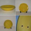 Faisselle en faience jaune 1