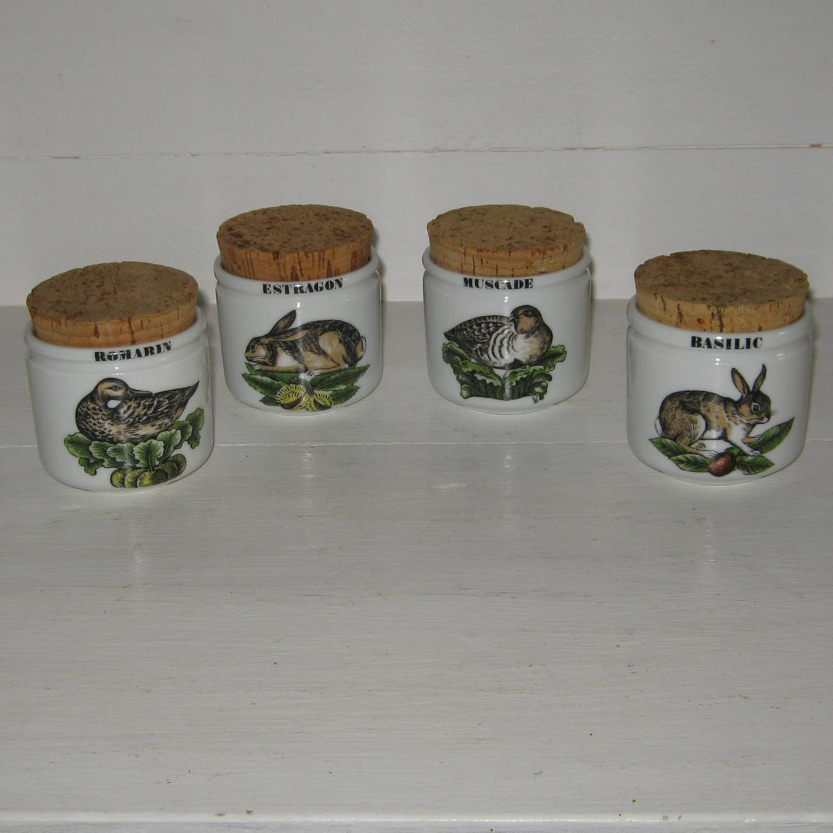 Quatre pots à épices herbes en porcelaine d'Auteuil Lobjoy service